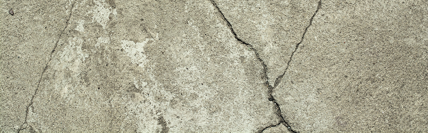 Risse im Beton.