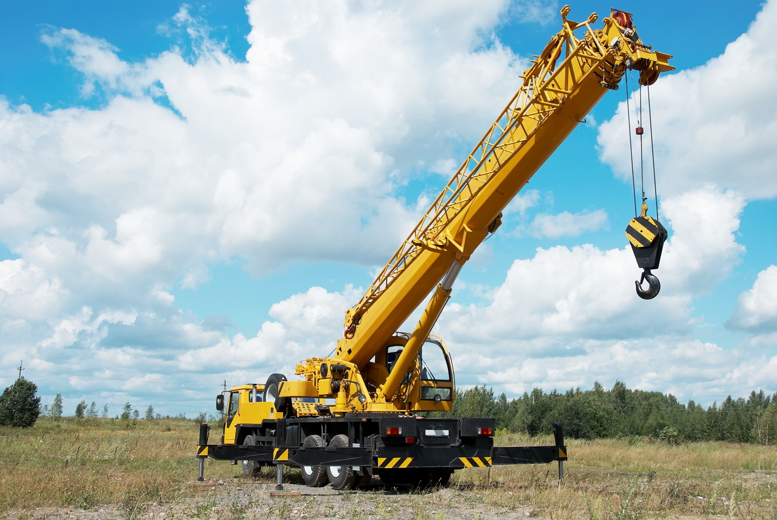 Due to highly complex controls and dynamism, mobile cranes are ideal for rapid prototyping with HiL simulation (icon). Due to highly complex controls and dynamism, mobile cranes are ideal for rapid prototyping with HiL simulation (icon).